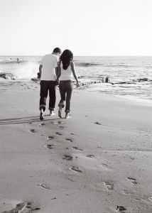 images couples plage noir et blanc